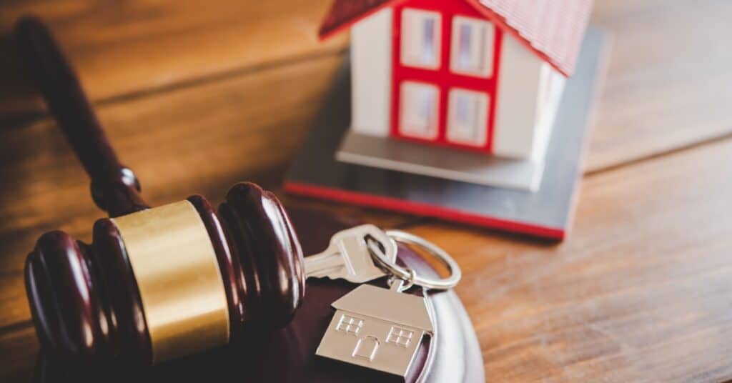 מְקַרקְעִין
